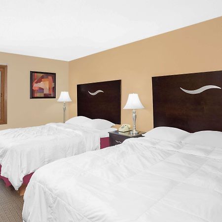 Super 8 By Wyndham Sheboygan Wi Motell Exteriör bild