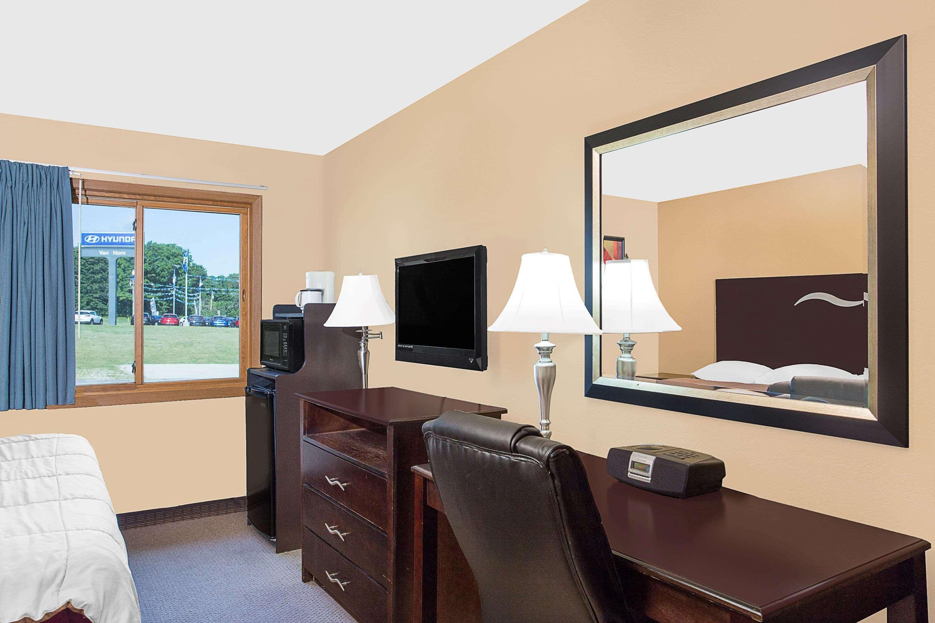 Super 8 By Wyndham Sheboygan Wi Motell Exteriör bild