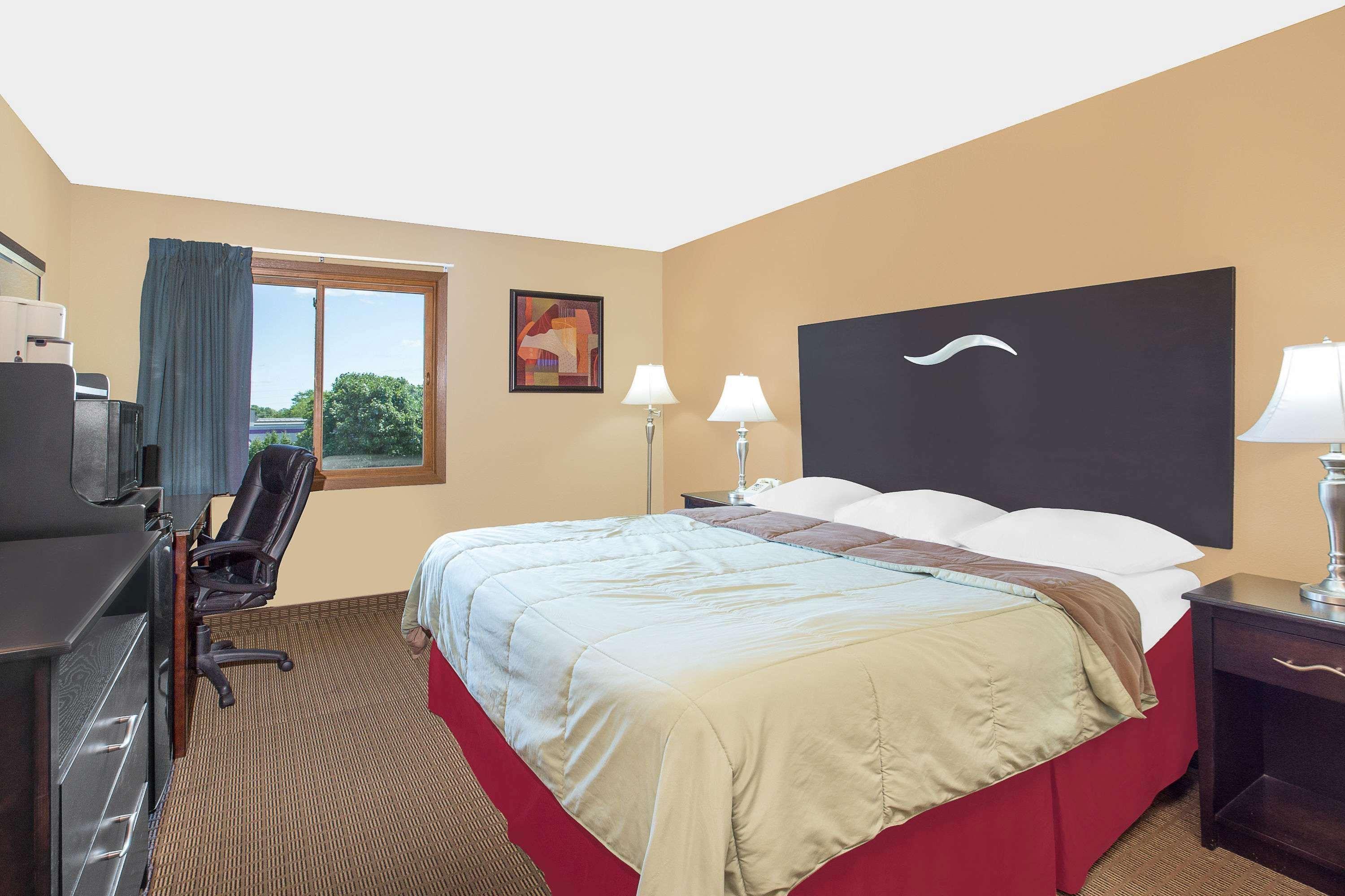 Super 8 By Wyndham Sheboygan Wi Motell Exteriör bild