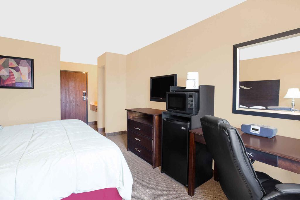 Super 8 By Wyndham Sheboygan Wi Motell Exteriör bild