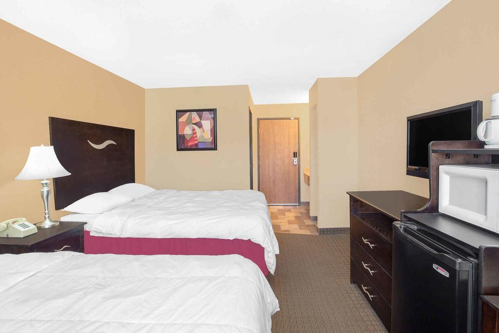Super 8 By Wyndham Sheboygan Wi Motell Exteriör bild