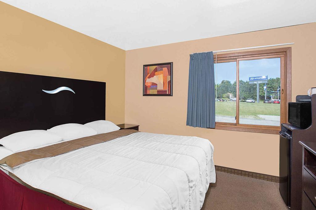 Super 8 By Wyndham Sheboygan Wi Motell Exteriör bild