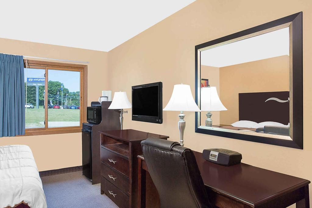 Super 8 By Wyndham Sheboygan Wi Motell Exteriör bild